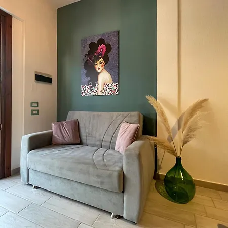 Leaf House Casa Vacanze Apartment *